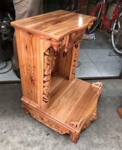 Bên hông bàn thờ gỗ xoan đào giá rẻ